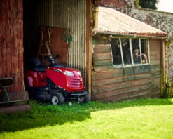 Mountfield MTF 84M Lawn Tractor -Garden Tools Store 1 0001 MountfieldMTF84MLifestyle19