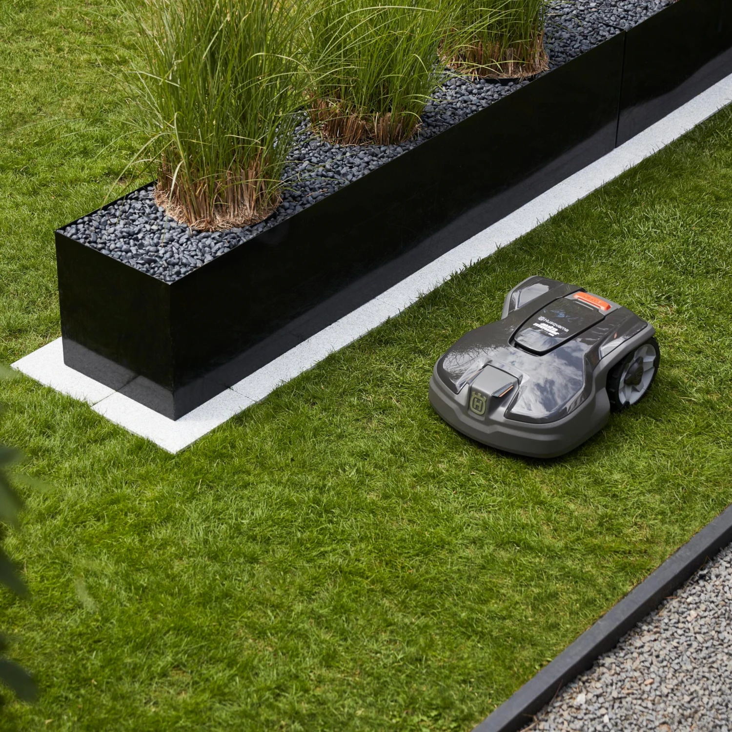 Husqvarna Automower 305 Robotic Lawnmower 5 Husqvarna Automower 305 Robotic Lawnmower - Image 3