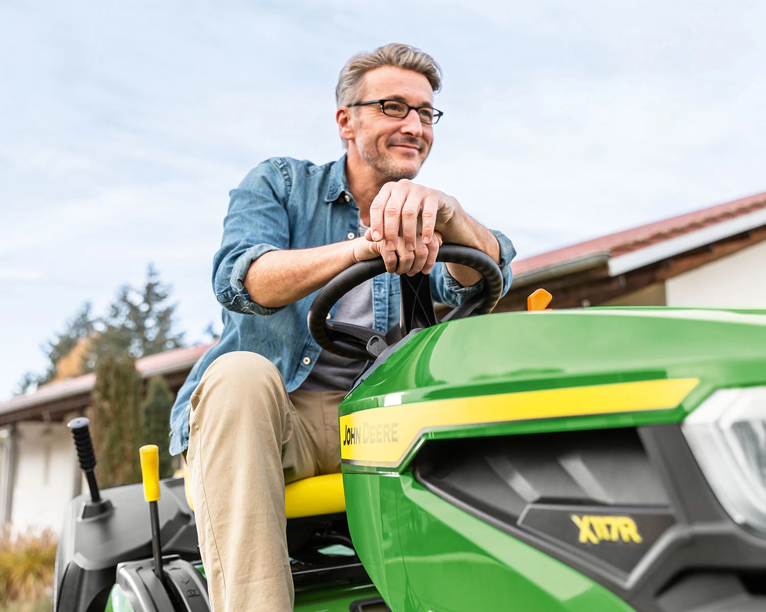 John Deere X117R Lawn Tractor 6 John Deere X117R Lawn Tractor - Image 4