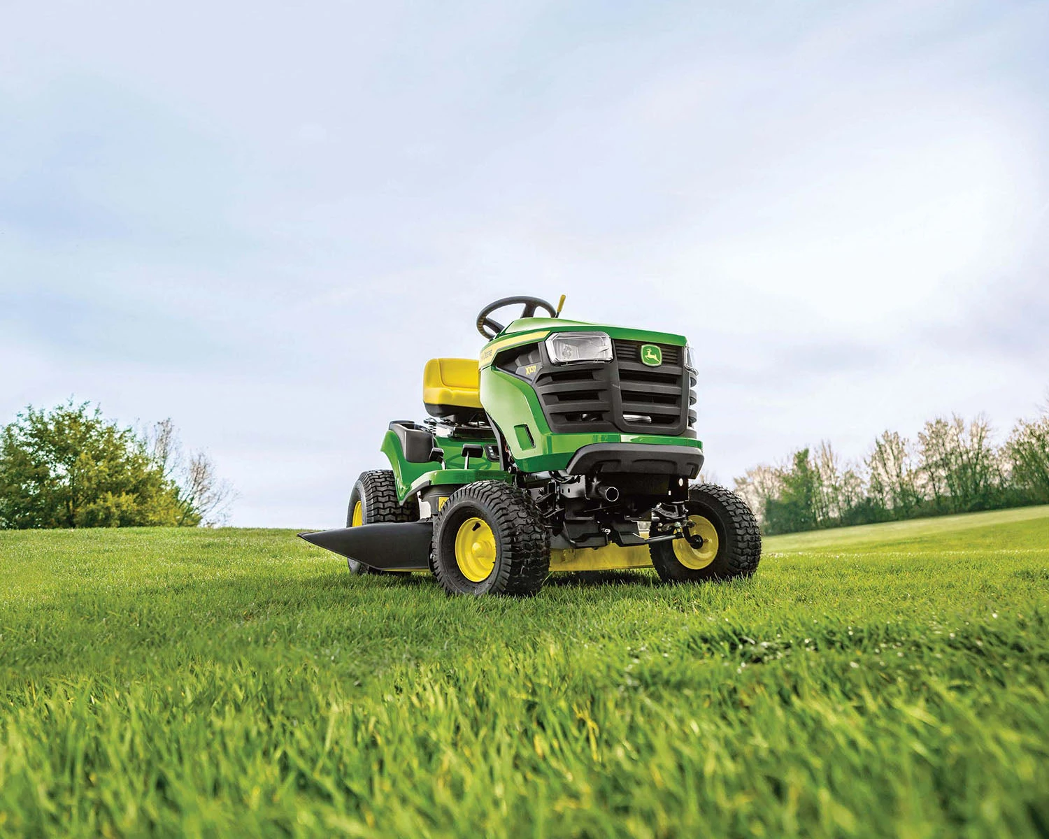 John Deere X107 Lawn Tractor 7 John Deere X107 Lawn Tractor - Image 5