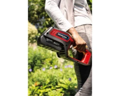 Honda HHT36BXB Cordless Grass Trimmer -Garden Tools Store HondaLawnTrimmerlifestyle1
